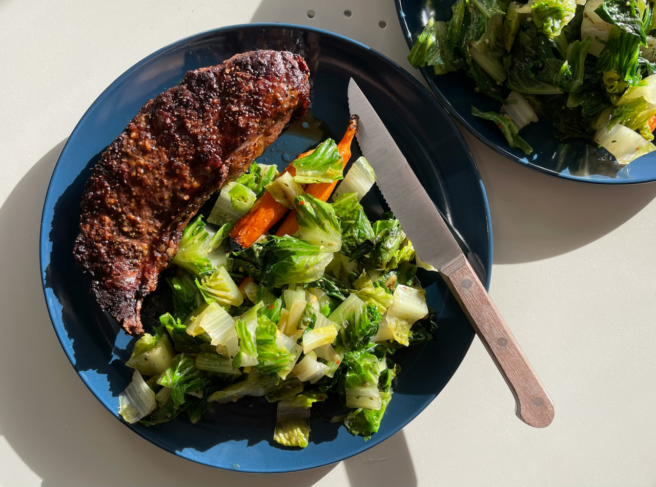 Protein recipes under 300 calories: Steak and bok choy dinner, a healthy and delicious meal option for weight management.